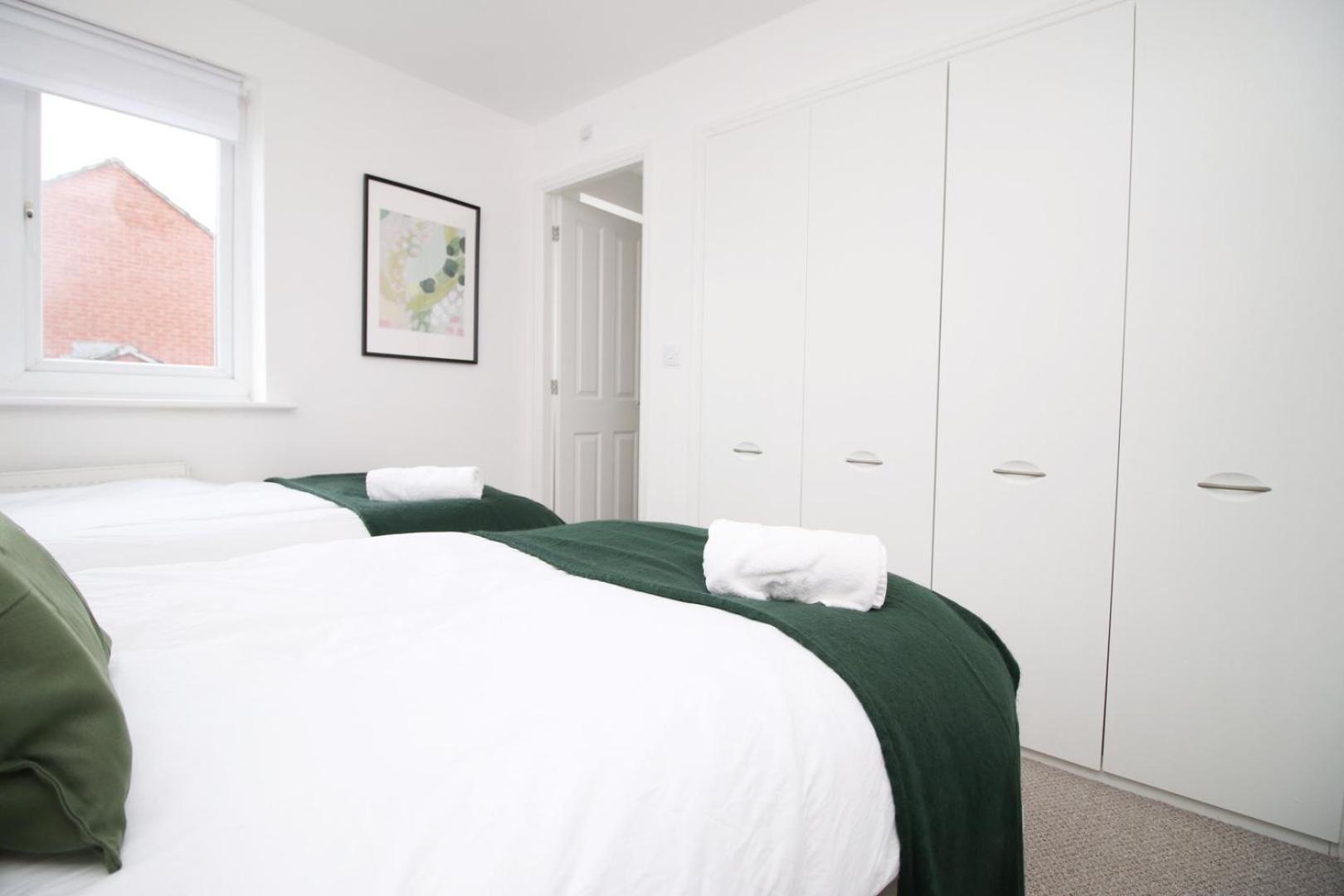Spacious 5 Bedroom | With Fenced Backyard Newport  Extérieur photo