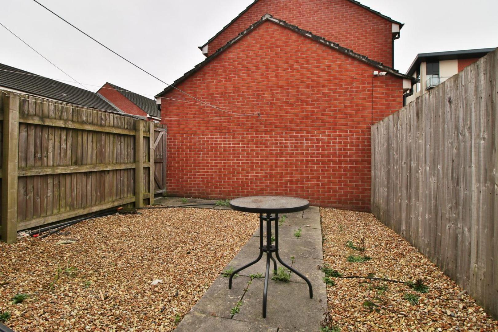 Spacious 5 Bedroom | With Fenced Backyard Newport  Extérieur photo