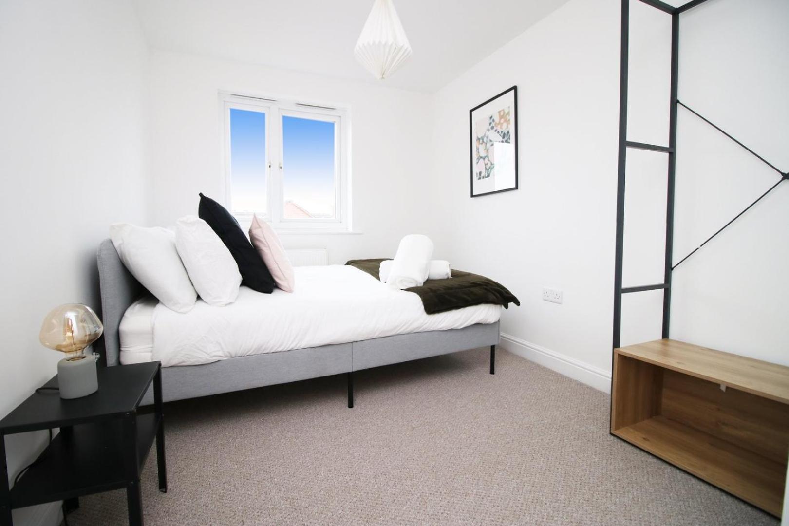 Spacious 5 Bedroom | With Fenced Backyard Newport  Extérieur photo