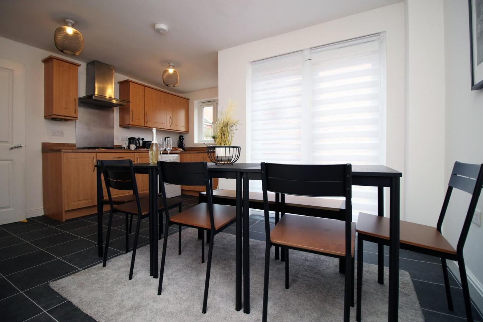 Spacious 5 Bedroom | With Fenced Backyard Newport  Extérieur photo