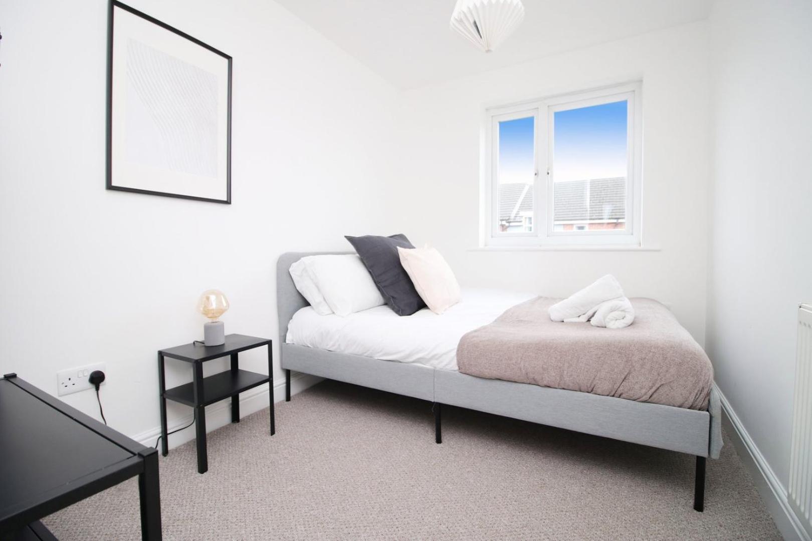 Spacious 5 Bedroom | With Fenced Backyard Newport  Extérieur photo